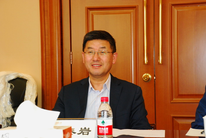 云南省迪庆藏族自治州州长齐建新来校访问