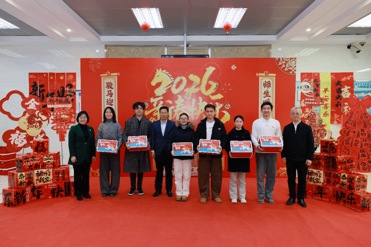 校领导看望慰问春节留校师生员工